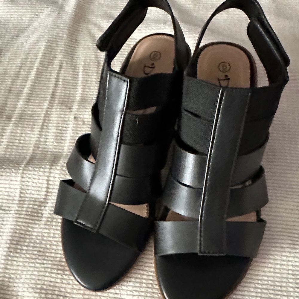 Chic Black Strappy Sandals